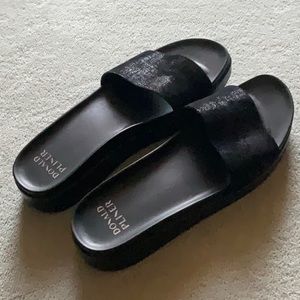 Donald Pliner black platform slides. 9.5